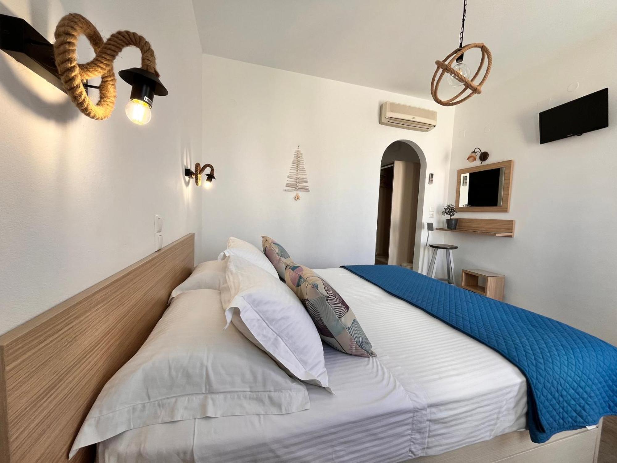Christina Hotel, Adults Only, Heated Salt Water Pool Науса Номер фото